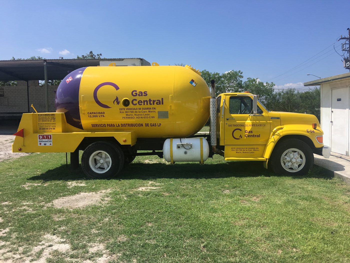 Pipa amarilla Gas Central — unidad de reparto de gas LP, capacidad 12,500 litros